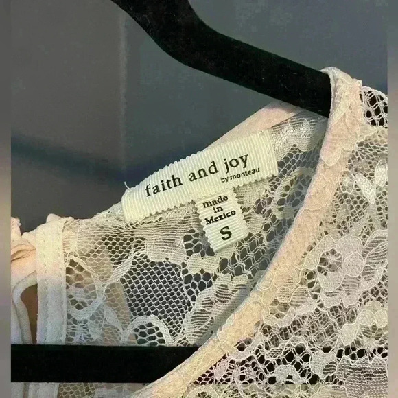 Faith & Joy women’s yellow and lace short sleeve top with‎ bow size S - Picture 4 of 8